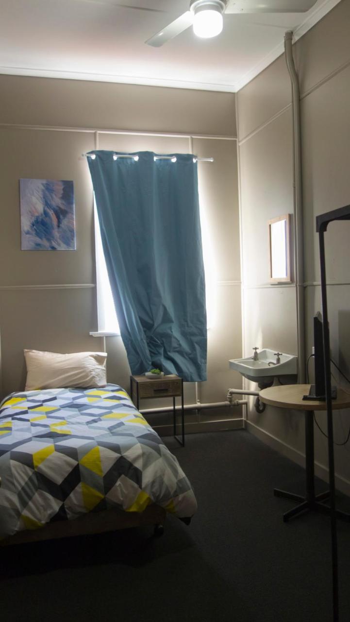 Hotel Kerwick Redbank Extérieur photo